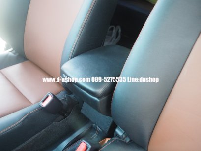 ท้าวแขนหนังดำด้ายแดง Toyota Sienta