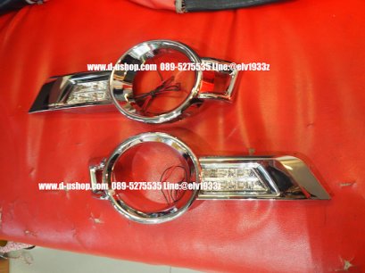 ครอบสปอร์ตไลท์โครเมียมแบบมีไฟตรงรุ่น Toyota Vigo Champ