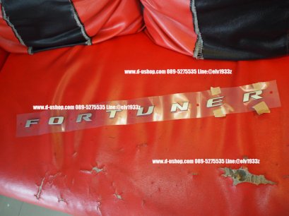 โลโก้อะคิลิคสีเงิน 3D ฝากระโปรงหน้าตรงรุ่น Toyota Fortuner