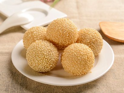 ขนมงาทอดไส้ถั่วแดง