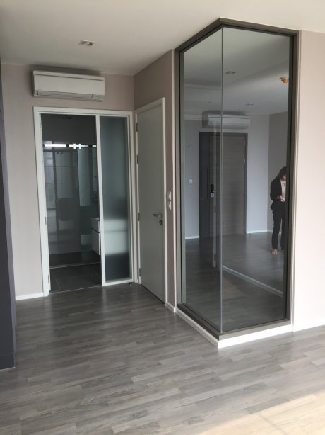 Special price! Room that’s never been Rented out before!! 44.18 Sq.m for SALE at The Room Sukhumvit 69!! Walking Distance Only 200m to BTS Phra Khanong!!