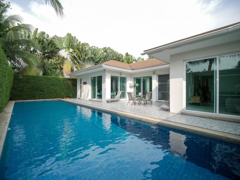 Quick sale! Detached house with resort style, including the swimming pool, the vineyard project phase 3, 400 square meters, 62.81 squre wah in a good condition, located near the Chonburi-pattaya motorway with special price