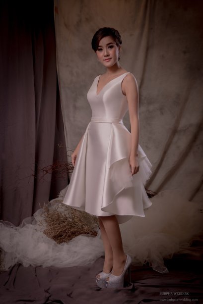 ชุดหมั้นเดรสสั้น สี OFF WHITE  ทรงสอบ Minimal  ชุดที่ 5  