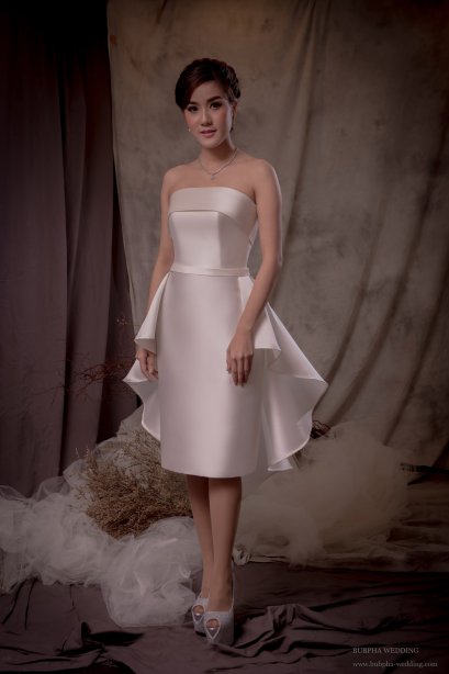 ชุดหมั้นเดรสสั้น สี OFF WHITE  ทรงสอบ Minimal  ชุดที่ 2