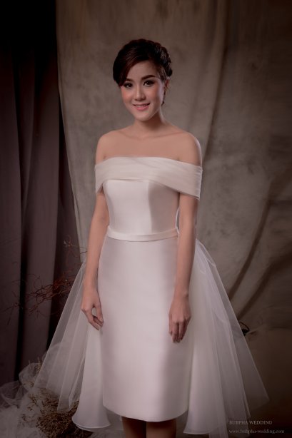 ชุดหมั้นเดรสสั้น สี OFF WHITE  ทรงสอบ Minimal  ชุดที่ 1  