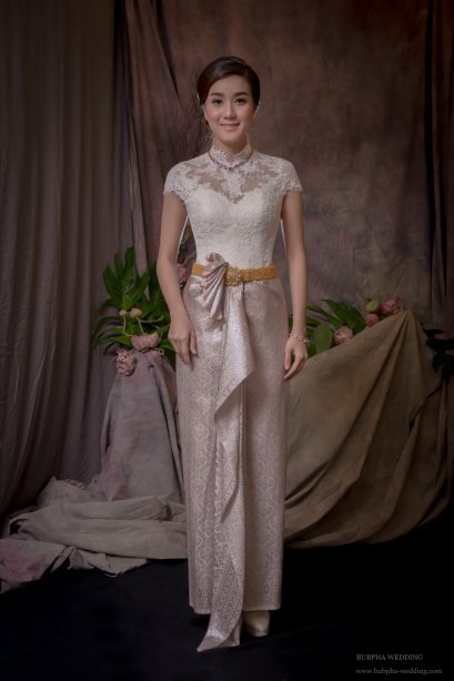 ชุดไทยผ้านุ่งสด เสื้อลูกไม้  ชุดที่  3