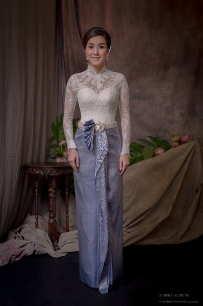 ชุดไทยผ้านุ่งสด เสื้อลูกไม้  ชุดที่  4