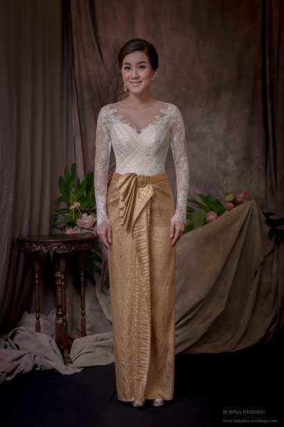 ชุดไทยผ้านุ่งสด เสื้อลูกไม้  ชุดที่  5