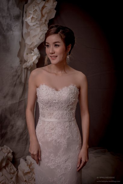 ชุดหมั้นเดรสยาว ลูกไม้ทั้งชุด ( รองผ้าไหมแก้ว )