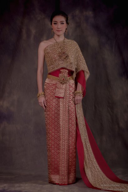 ชุดไทยผ้าโบราณแท้ สีแดง