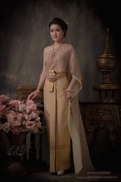ชุดไทยผ้ายกแท้  เซทที่  1