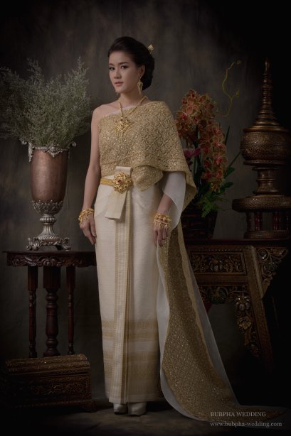 ชุดไทยผ้ายกแท้  เซทที่  7