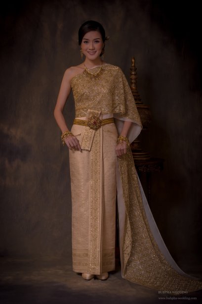 ชุดไทยผ้าโบราณเทียม สีครีมทอง ชุดที่  2