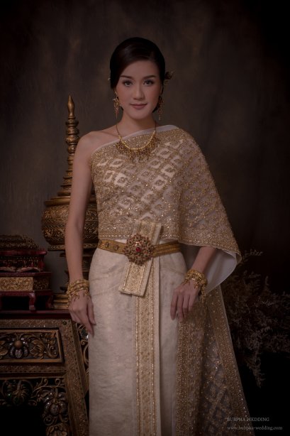 ชุดไทยผ้าโบราณเทียม สีงาช้าง ชุดที่  1