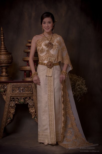 ชุดไทยผ้าโบราณเทียม สีงาช้าง ชุดที่  2