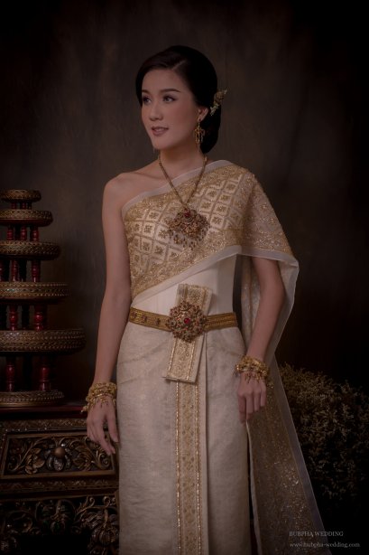 ชุดไทยผ้าโบราณเทียม สีงาช้าง ชุดที่  3