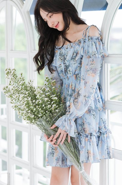 icyicyshop เดรสสายเดี่ยวเปิดไหล่ชีฟอง Rosalyn ลายดอก - สีฟ้า แบรนด์ CACHET - DI13402