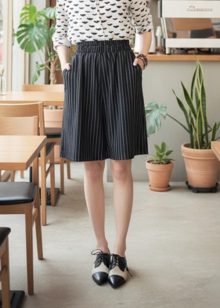 B8409  Bending  with Striped   Shorts