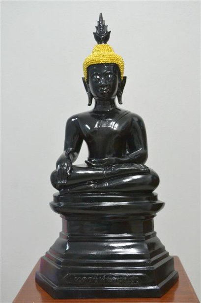 หลวงพ่อองค์ดำชุ่มเย็น