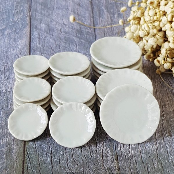 Dollhouse Miniature Ceramic Dinner Plate Set White Scallop Gold Edge ~ IM65638