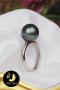 แหวนมุก ตาฮิติ เม็ดเดี่ยว มุกสีดำ ทรงกลมออกไข่ ขนาด 11 mm เกรด AA+ ตัวเรือนเงินแท้ชุบทองคำขาว  / SN0307YR697