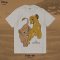 Power 7 Shop เสื้อยืดการ์ตูน "The Lion King" คอลเลคชั่น "Disney Classics" (TMX-191-สีเบจ)