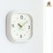 นาฬิกาแขวนผนัง สไตล์มินิมอลโมเดิร์น โทนสีครีมนวลพาสเทล ดีไซน์สี่เหลี่ยมโค้งมนสวยเก๋ เดินเงียบสนิทไร้เสียงรบกวน รุ่น SAWA แบรนด์ NEO KOREA