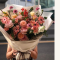 ช่อดอกไม้สดสีสันสดใส Le Floriste สำหรับแสดงความยินดี/รับปริญญา (
