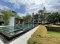 价格低于市价！！ 出售现代豪华 3 层联排别墅，Nirvana Define Rama 9 - Srinakarin，漂亮装修，拎包入住。风水好。房子前面靠近游泳池。