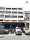 出售Sutthisan Winitchai 路好价办公楼 - Ratchada 繁华热闹商业区！！ 面积 66 平方哇，实用面积约 900 平方米，5 层楼，近 MRT Sutthisan Winitchai 站只需4分钟，有停车位！