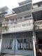出售豪华联排别墅，非常便宜！ 土地面积25.8平方哇，实用面积约 450 平方米，Yim Pattana 1巷, Sutthisan-Ratchada 路, 近MRT Sutthisan站，仅 250 米，轻松的步行距离！！