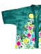 เสื้อคลุมกิโมโนสีเขียว : ลายการแสดงไวโอลินในสวนดอกไม้เบ่งบาน บนพื้นหลังสีเขียว