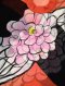 เสื้อผู้หญิงคอเต่า - สีส้ม : ลายดอกไม้บนแอปสแตรคสีขาวดำ