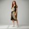 เดรสผู้หญิงแขนสั้น - สีน้ำตาล : ลายประติมากรรมแสงและเงา