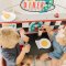 [เคาท์เตอร์ครัว] รุ่น 3951ชุดเคาท์เตอร์ครัว ชุดร้านอาหารพร้อมโต๊ะและเก้าอี้นั่ง Melissa & Doug Star Diner Restaurant