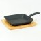 Cast iron pan 15.5x15.5 cm with wooden tray